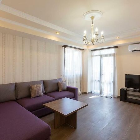 Umba Apartment N3 - Balcony And Mount Ararat View Erevan Esterno foto