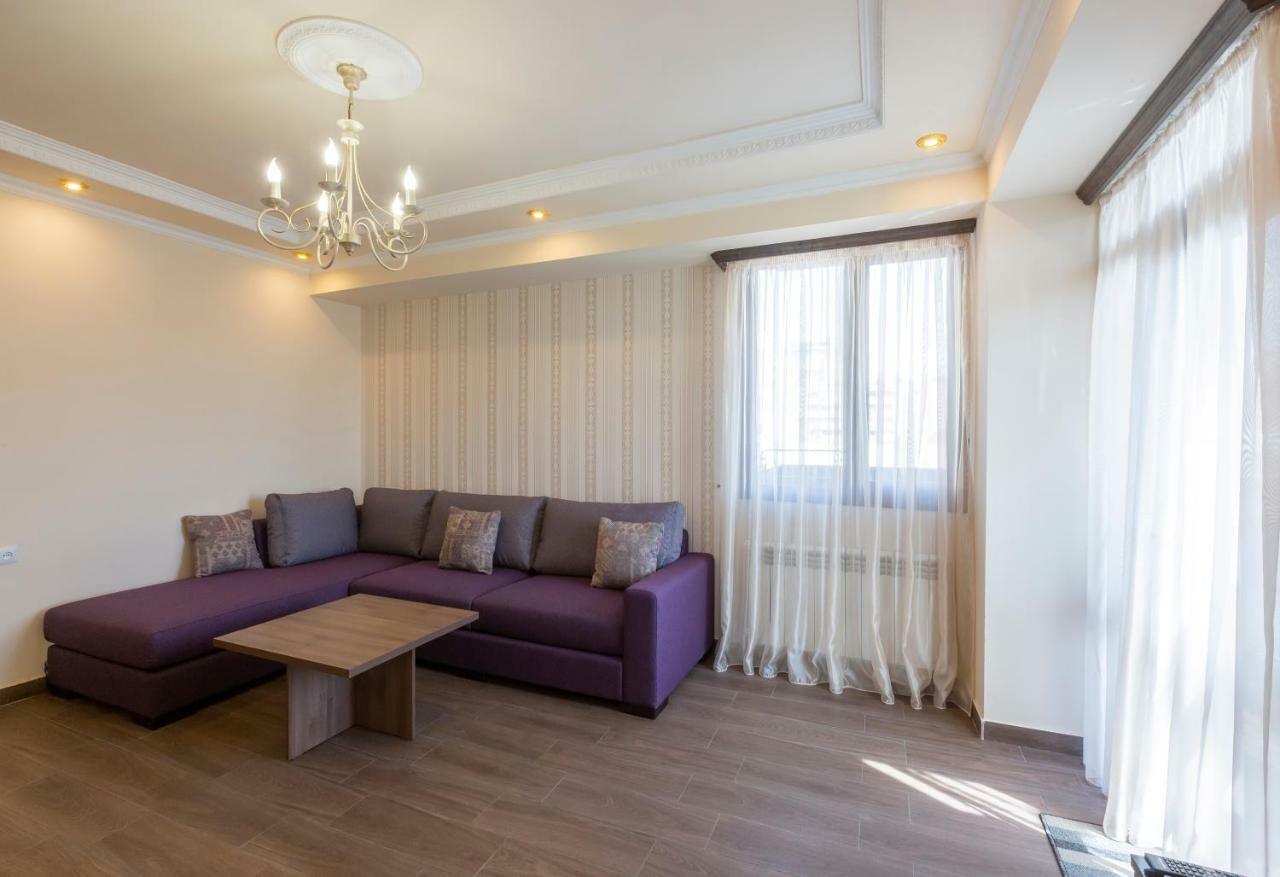 Umba Apartment N3 - Balcony And Mount Ararat View Erevan Esterno foto
