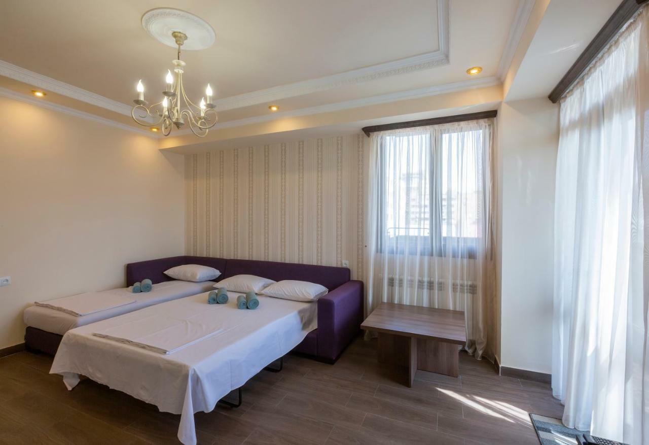 Umba Apartment N3 - Balcony And Mount Ararat View Erevan Esterno foto