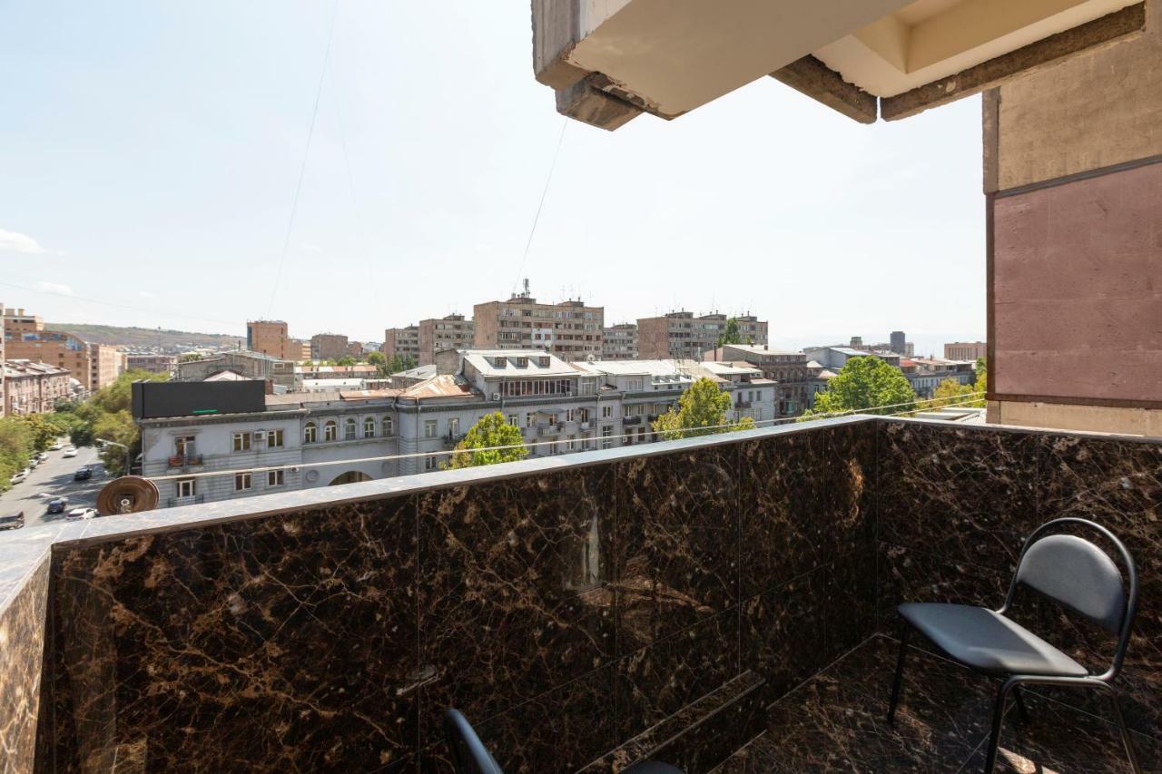 Umba Apartment N3 - Balcony And Mount Ararat View Erevan Esterno foto