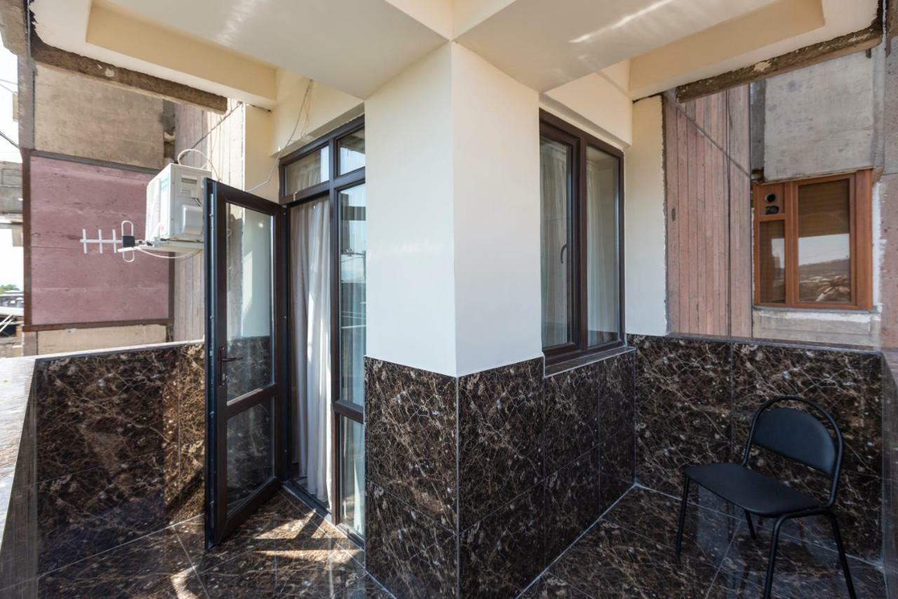 Umba Apartment N3 - Balcony And Mount Ararat View Erevan Esterno foto