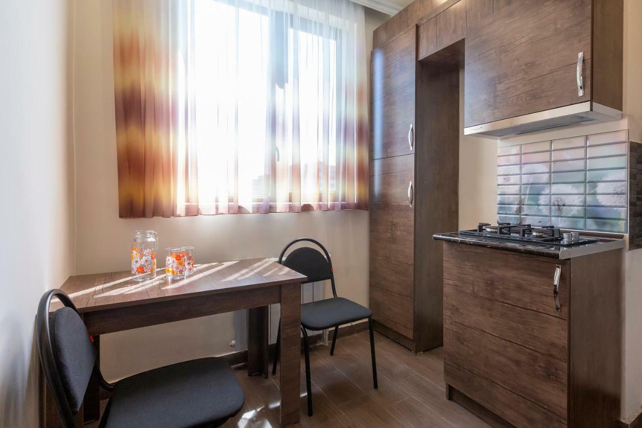 Umba Apartment N3 - Balcony And Mount Ararat View Erevan Esterno foto